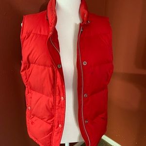 Gap Puffer Vest in great condition, color Red, no rips, or stains.